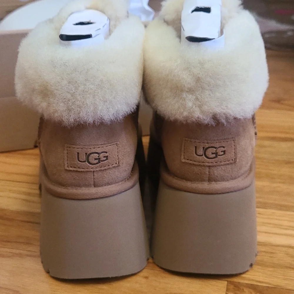 Ugg Esmee Lace Up Platform Boots 💗 HTF